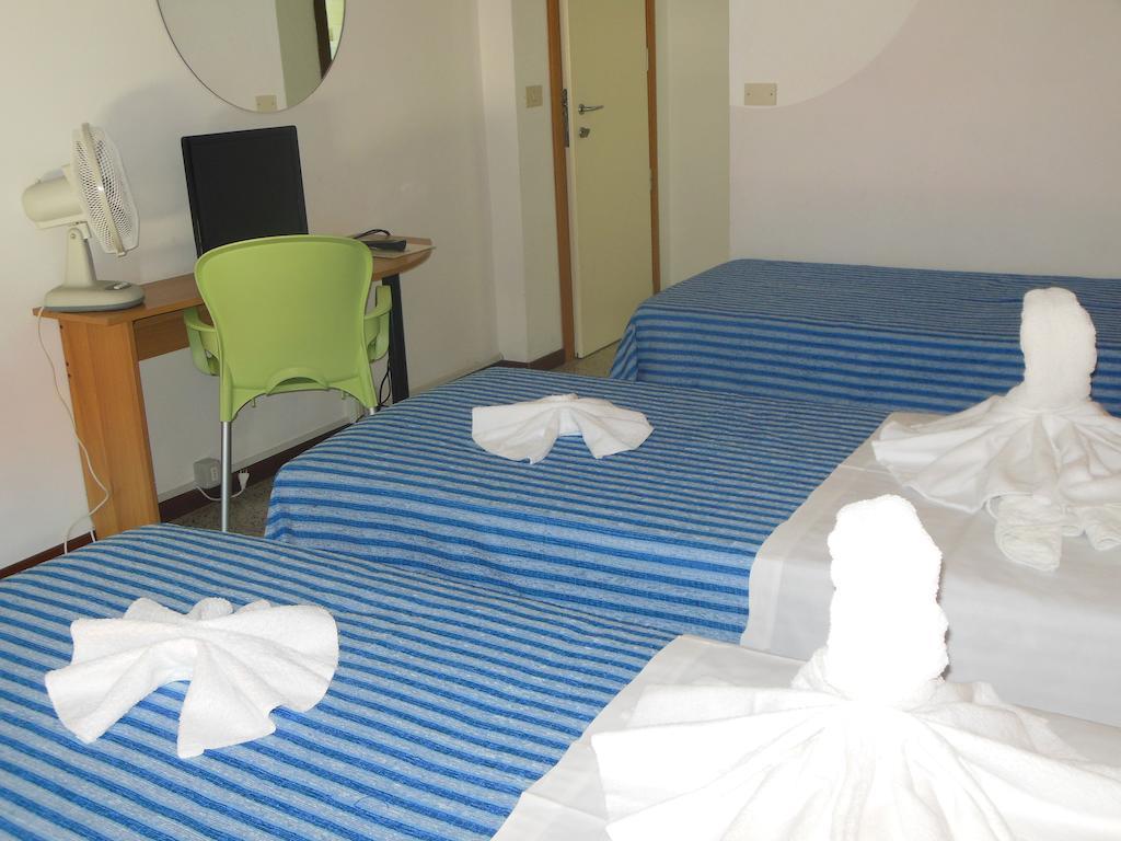 Hotel Edy Rimini Exteriör bild