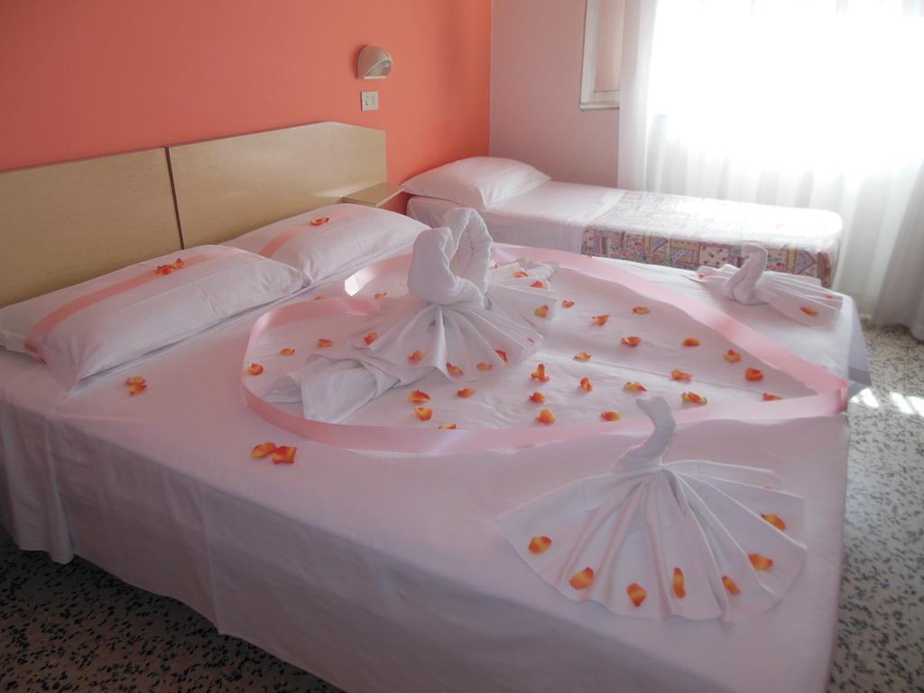 Hotel Edy Rimini Exteriör bild