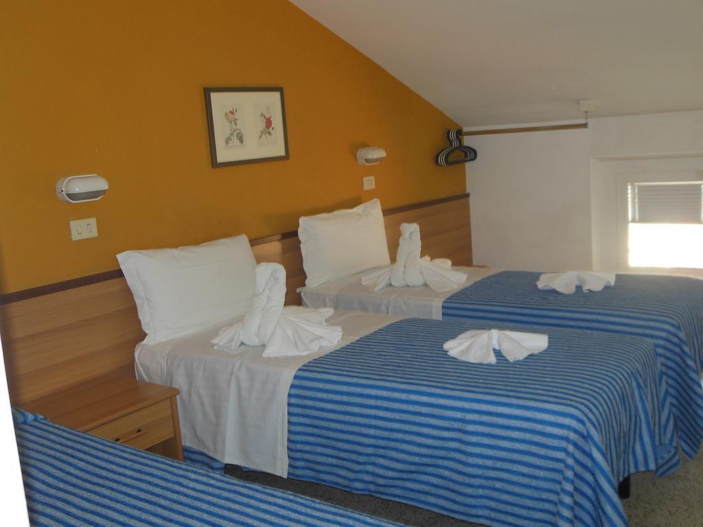 Hotel Edy Rimini Exteriör bild