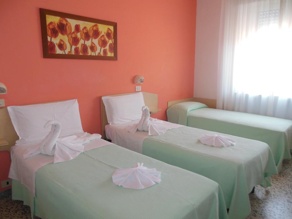 Hotel Edy Rimini Exteriör bild