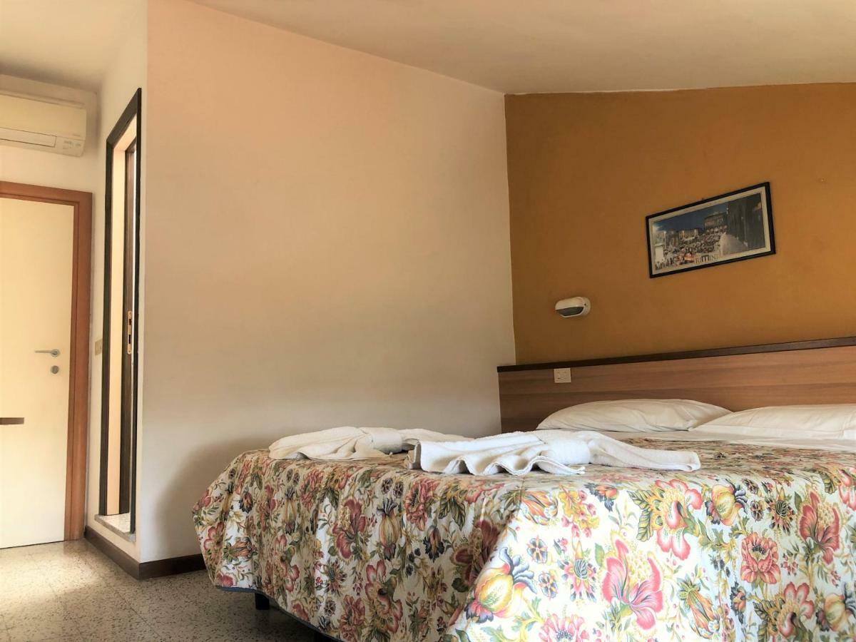 Hotel Edy Rimini Exteriör bild