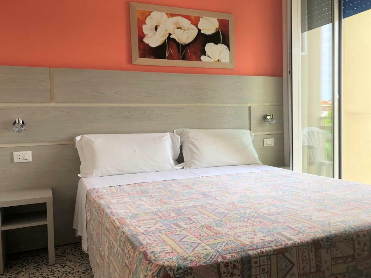 Hotel Edy Rimini Exteriör bild