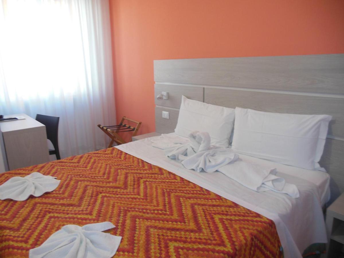 Hotel Edy Rimini Exteriör bild