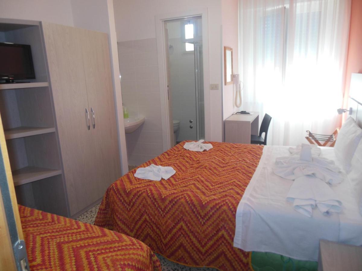 Hotel Edy Rimini Exteriör bild